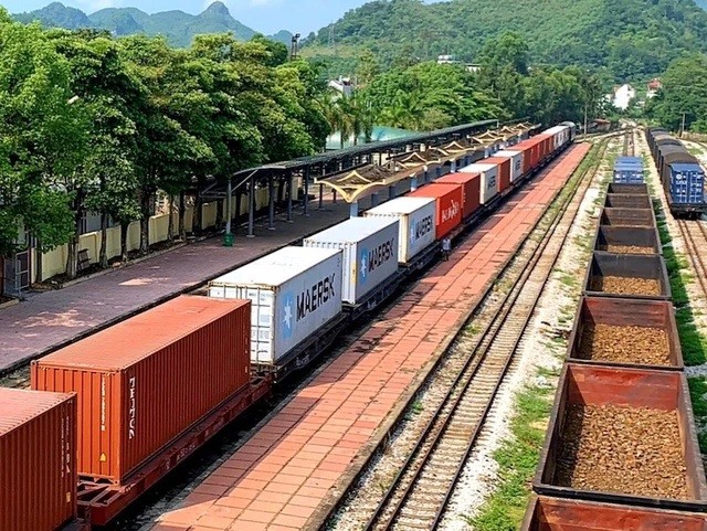 
Tổng Công ty Đường sắt Việt Nam mới đây đã công bố doanh thu hợp nhất 6 tháng đầu năm 2022 của Tổng Công ty và của khối vận tải dự kiến tăng trưởng khá
