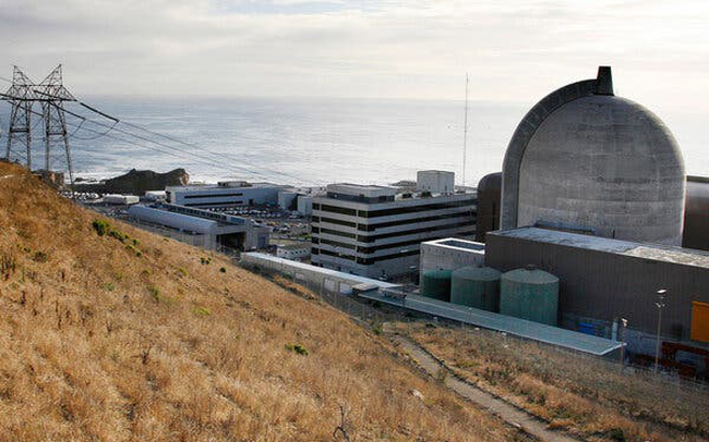 
Nhà máy điện hạt nhân Diablo Canyon ở Bãi biển Avila, California
