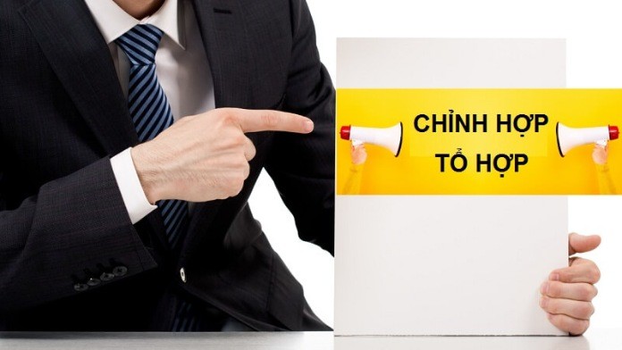 Tổ hợp khác với chỉnh hợp ở chỗ trong khi chỉnh hợp có phân biệt thứ tự các phần tử thì tổ hợp lại không phân biệt thứ tự