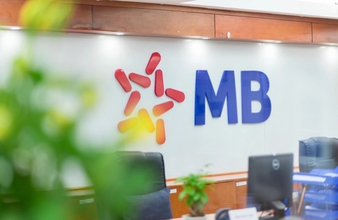 
Thẻ Visa Debit MB được trang bị chip điện tử giúp bảo mật tuyệt đối cho tài khoản của khách hàng
