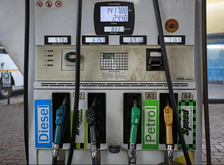 
Dầu diesel đóng vai trò quan trọng trong hoạt động sản xuất và vận chuyển đường bộ. Ảnh: Reuters
