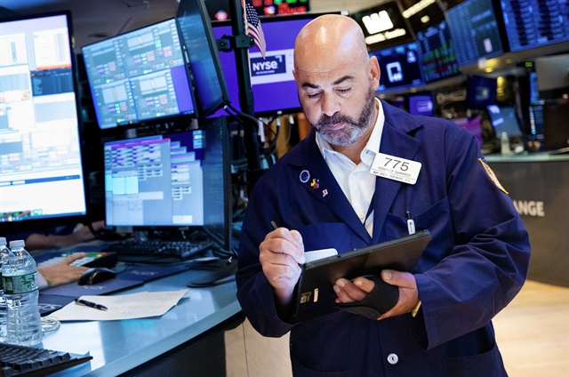 
Chỉ số Dow Jones tăng 314 điểm (tương đương với 0,99%), chỉ số S&amp;P 500 tăng 0,8%, còn Nasdaq Composite tăng 1%
