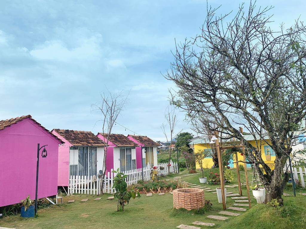 Đặc biệt các phòng tại Thị Trấn Nhỏ homestay được thiết kế những tấm kính lớn để lấy ánh sáng từ tự nhiên và cũng tạo cảm giác diện tích của phòng được mở rộng. Ảnh sưu tầm