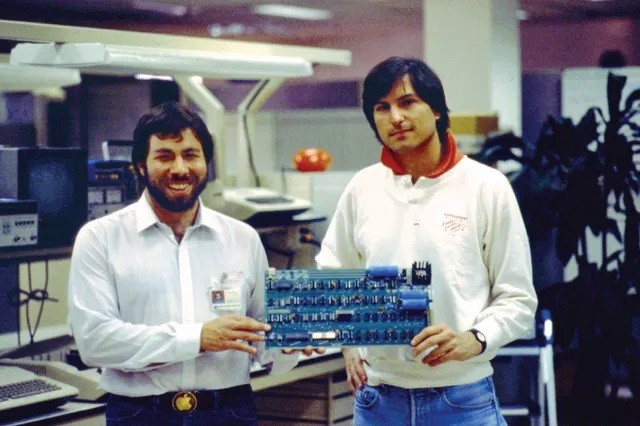 
Steve Wozniak và Steve Jobs ngày còn trẻ
