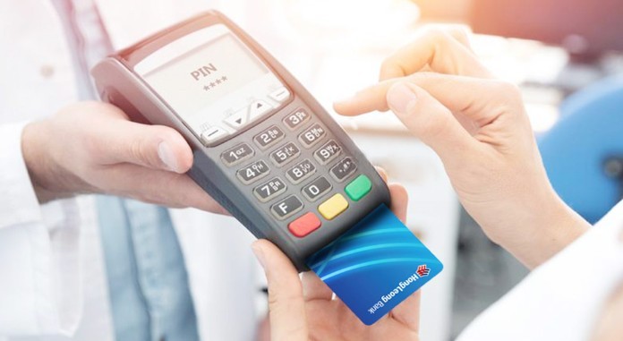 
Rút tiền bằng thẻ Visa Debit MBBank được thực hiện rút tiền một cách nhanh chóng
