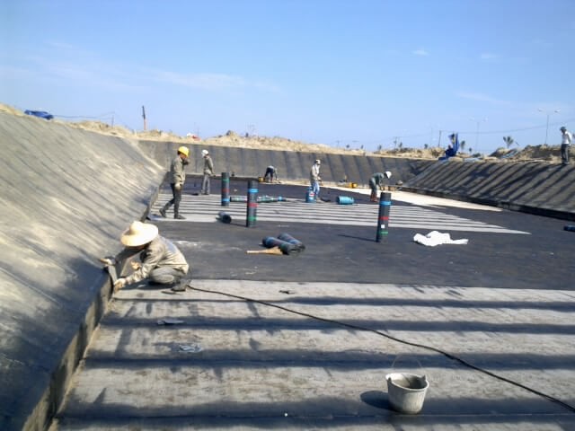 
Trải màng Hdpe trên bề mặt bằng phẳng, khô ráo&nbsp;
