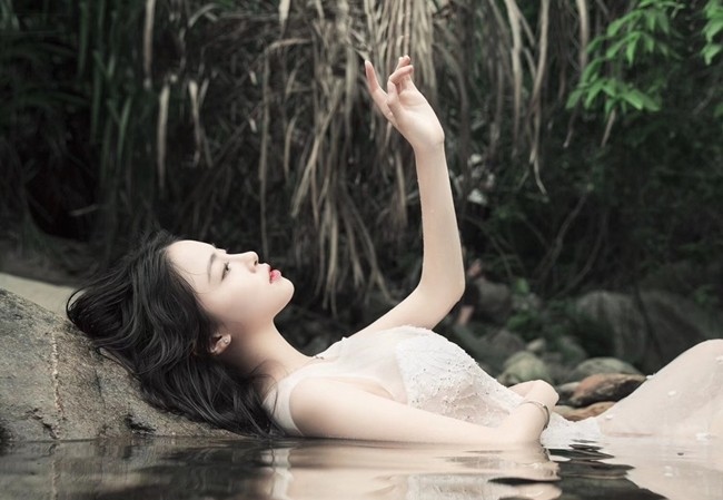 Một người mẫu ảnh phải biết cách tạo dáng sao cho đẹp và phù hợp với concept của buổi chụp