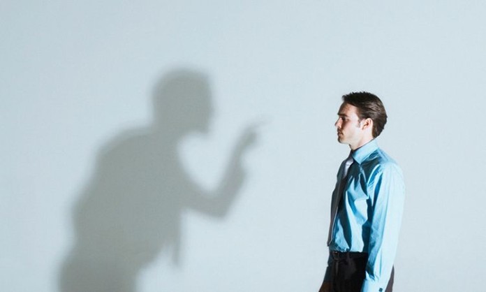 
Độc thoại là lời thoại tự nói, tự sự của nhân vật không có đối tượng nào khác sẽ trả lời lại.
