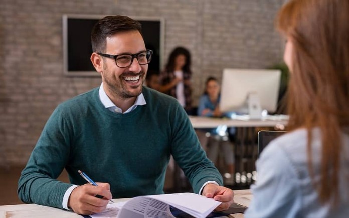 Nhiều nơi tuyển dụng expat làm việc