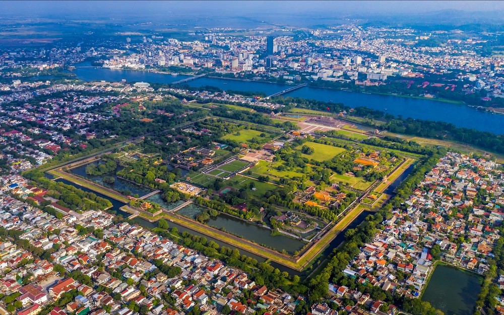 
Vào năm 2045, đưa Thừa Thiên-Huế trở thành thành phố Festival, trung tâm văn hoá, giáo dục, du lịch và y tế chuyên sâu đặc sắc của cả châu Á.

