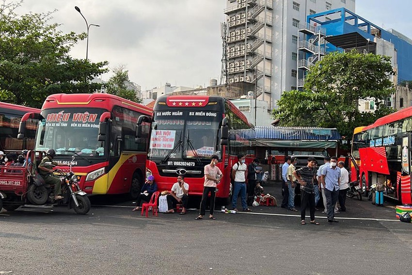 
Cả doanh nghiệp vận tải và hãng taxi chưa có động thái giảm cước
