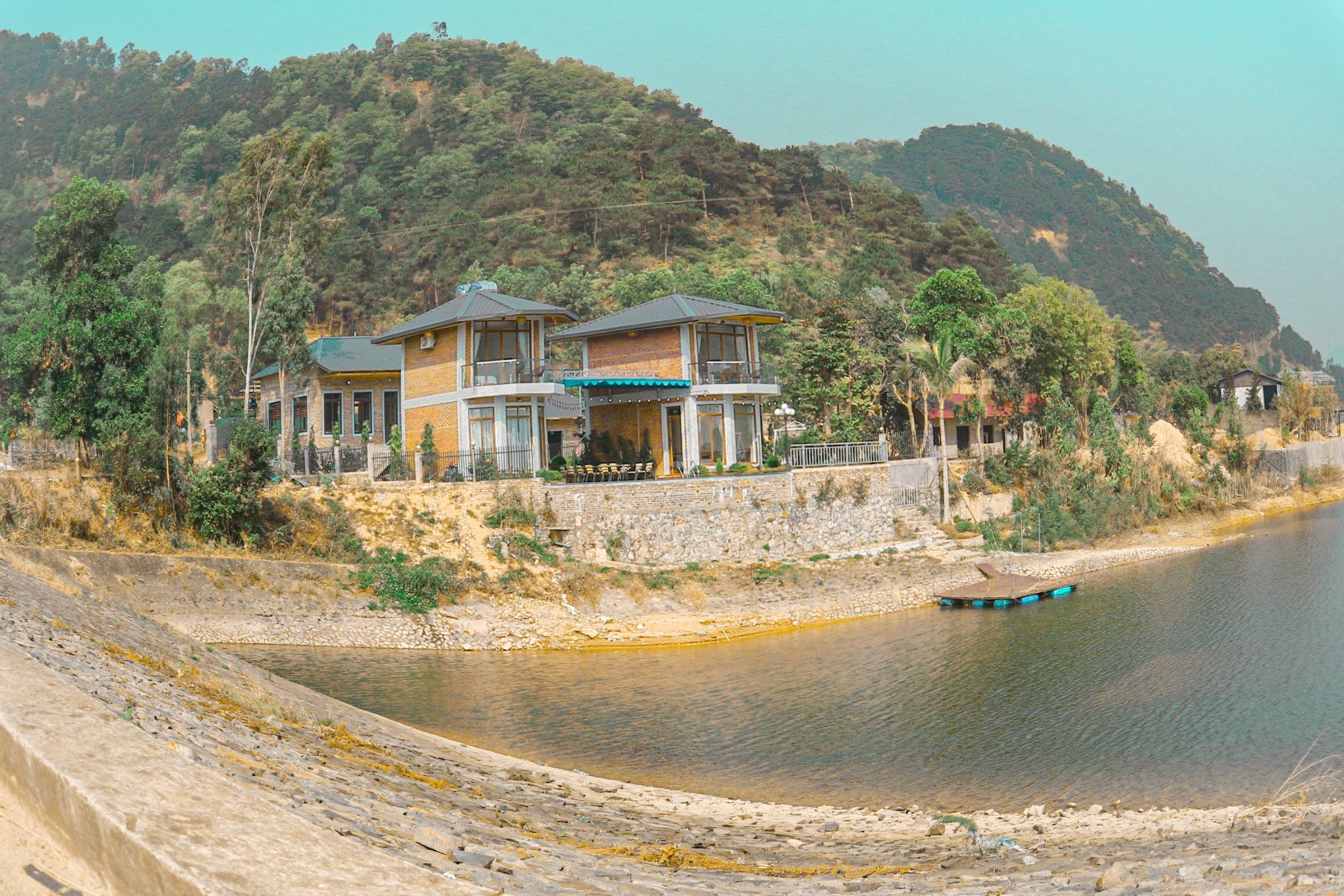 
Đồng Đò lake homestay mang đến một không gian vô cùng thoáng mát, yên bình. Ảnh sưu tầm
