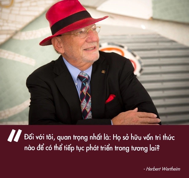 
Và khi đã tự tin hơn thì Herbert Wertheim còn học thêm Vật lý và Hóa học, trước khi làm việc trong ngành hàng không hải quân
