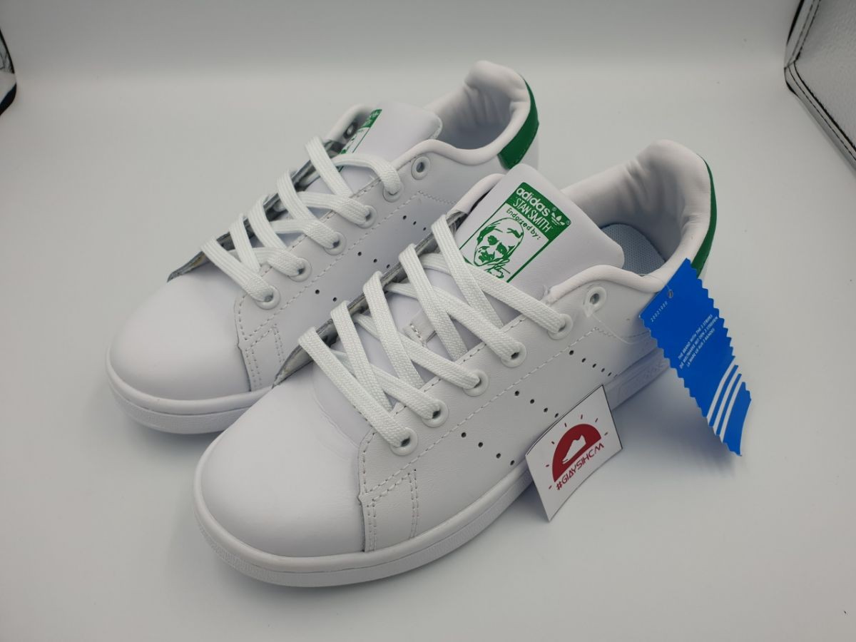 
Hàng Rep được sản xuất dựa trên mẫu gốc của hàng Auth
