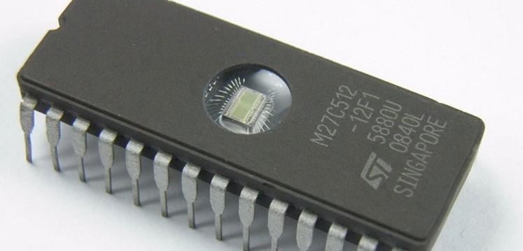 Rom hay còn gọi là "Read-Only Memory", được hiểu là "bộ nhớ chỉ đọc"