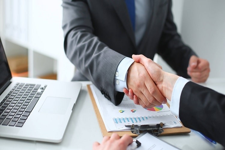 
Đại lý là mối quan hệ liên kết giữa bên giao đại lý và bên đại lý
