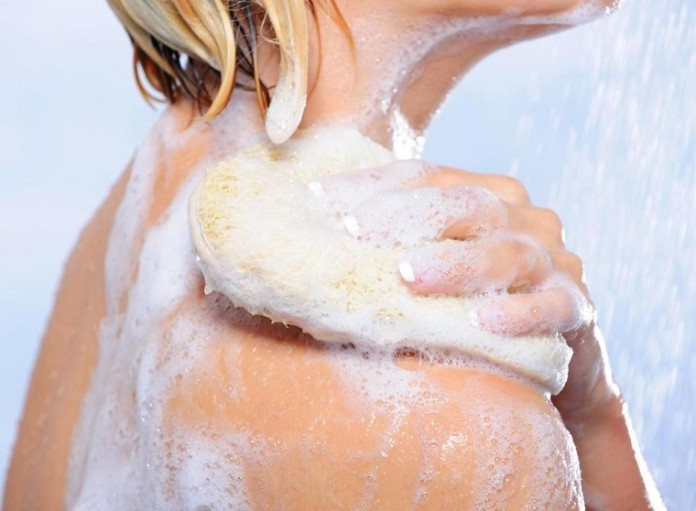 Sử dụng body wash và bông tắm giúp da thẩm thấu nhanh hơn và tạo ra một cảm giác rất yomost