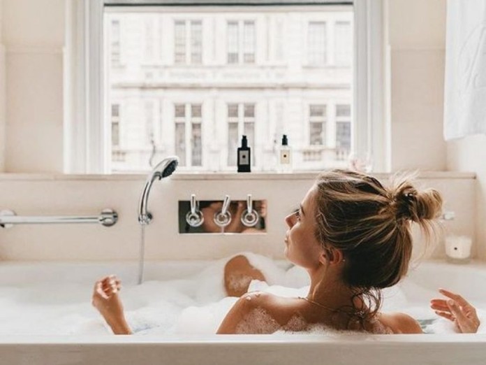 Bạn nên cẩn thận với những sản phẩm sữa tắm khiến da trắng quá nhanh