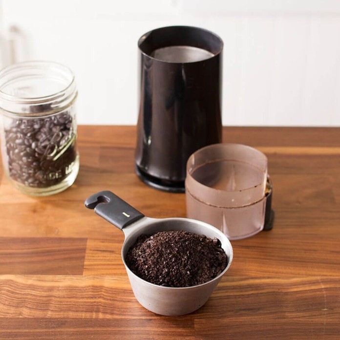 
Cần chuẩn bị thật đầy đủ nguyên liệu, dụng cụ trước khi tiến hành pha Cold Brew
