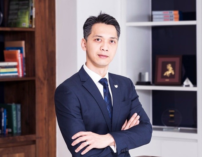 
Chân dung của doanh nhân thành đạt Trần Hùng Huy

