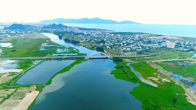 
Dự án khơi thông lòng sông Cổ Cò góp phần khiến thị trường bất động sản Quảng Nam, Đà Nẵng thêm sôi động.
