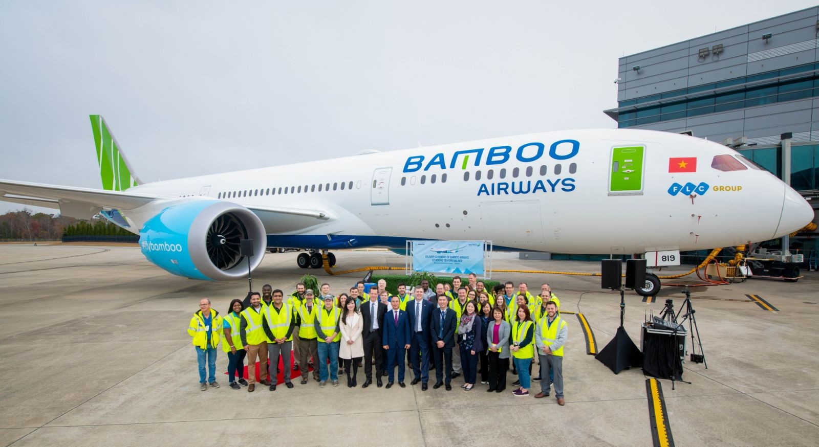 

Vị trí ghế nóng Tổng giám đốc Bamboo Airways được chuyển từ ông Đặng Tất Thắng sang ông Nguyễn Mạnh Quân sẽ giúp cho hãng hàng không này có thêm một nhân sự chủ chốt cũng như kiện toàn bộ máy nhân sự quản lý cấp cao
