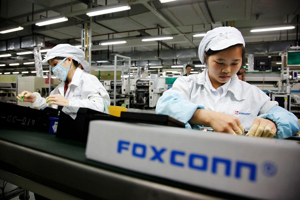 
Foxconn là nhà cung cấp chính của Apple đã chuyển một phần dây chuyền sản xuất Ipad và MacBook từ Trung Quốc sang Việt Nam theo yêu cầu của chính Apple vào cuối năm 2020.

