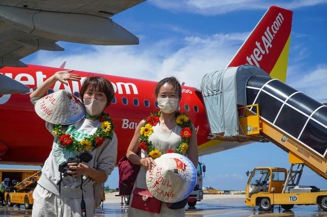 Vietjet đã tăng tần suất khai thác ở trên nhiều chặng bay và thực hiện được 52.500 chuyến bay, vận chuyển 9 triệu lượt hành khách trong 6 tháng đầu năm 2022