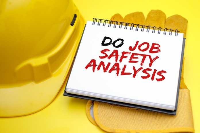 JSA là quy trình phân tích những mối nguy hiểm liên quan đến công việc nào đó và đề ra các giải pháp giải quyết