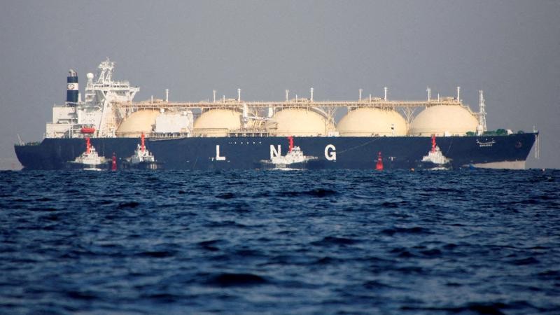 
Các nước nhập khẩu khí hóa lỏng (LNG) châu Á đã phải cạnh tranh khốc liệt với châu Âu, nơi vẫn đang lo lắng vì thiếu khí đốt do nguồn cung từ Nga đang bị siết chặt. Ảnh: Reuters
