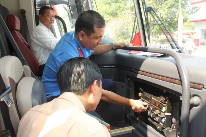 Lơ xe là gì ? - Là những người phụ xe tải, xe khách hay xe bus