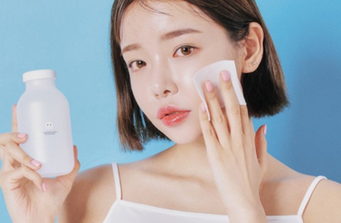 
Lotion là gì ? - Độ đặc của Lotion vừa phải, không gây bết dính, bít tắc lỗ chân lông
