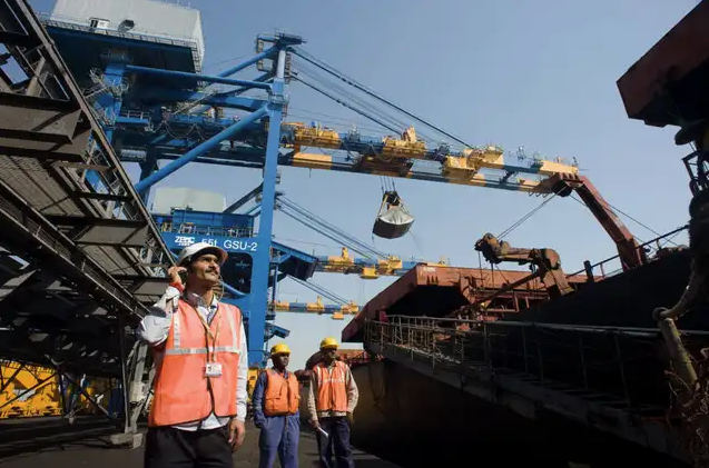 
Wespro - khu bốc dỡ hàng lớn nhất tại Ấn Độ ở Cảng Adani, Gujarat (Ảnh: Getty Images)
