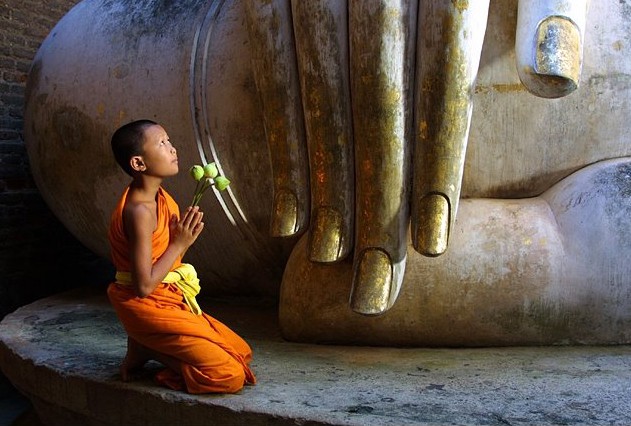 

Khi người khác hiểu lầm thì bạn tin tưởng mình và lúc bạn cần giúp đỡ thì sẽ luôn có người ở bên cạnh. Bởi vì bản thân nợ nhau nên lại tiếp tục dìu dắt qua mưa bão và cùng chinh phục khó khăn, từ đó nối lại tình nghĩa.
