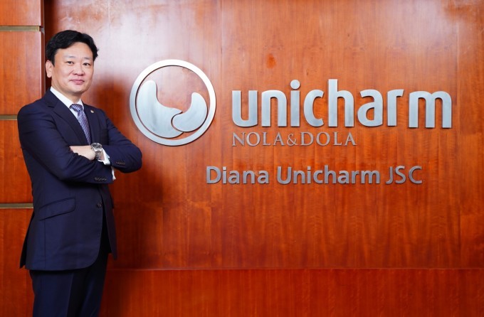 
Là một trong những giám đốc điều hành cấp cao củaTập đoàn Unicharm, ông Takahiro Okada hứa hẹn sẽ mang tới hàng loạt những kinh nghiệm ấn tượng được đúc rút từ thị trường quốc tế về nhiều lĩnh vực đa dạng, phong phú

