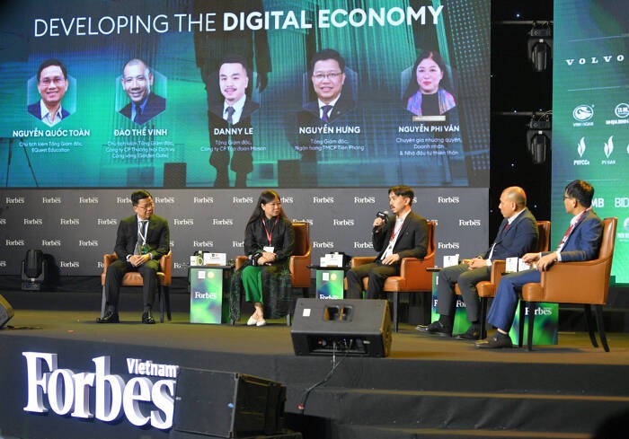 
Ông Danny Le, Tổng giám đốc CTCP Tập đoàn Masan (Masan Group, mã chứng khoán MSN) đã tham gia phiên thảo luận "Phát triển nền kinh tế số" tại Diễn đàn kinh doanh năm 2022 được tổ chức bởi Forbes Việt Nam
