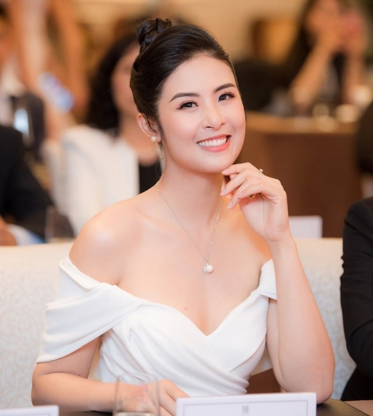
Hoa hậu Ngọc Hân làm Phó Tổng giám đốc phụ trách đối ngoại của Ninh Vân Bay
