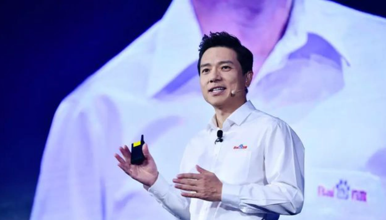 
Đến năm 1999, ông quyết định trở về Trung Quốc để khởi nghiệp, sau đó chính thức thành lập Baidu - ước mơ mà bản thân đã ấp ủ từ hồi còn sinh viên ở Mỹ
