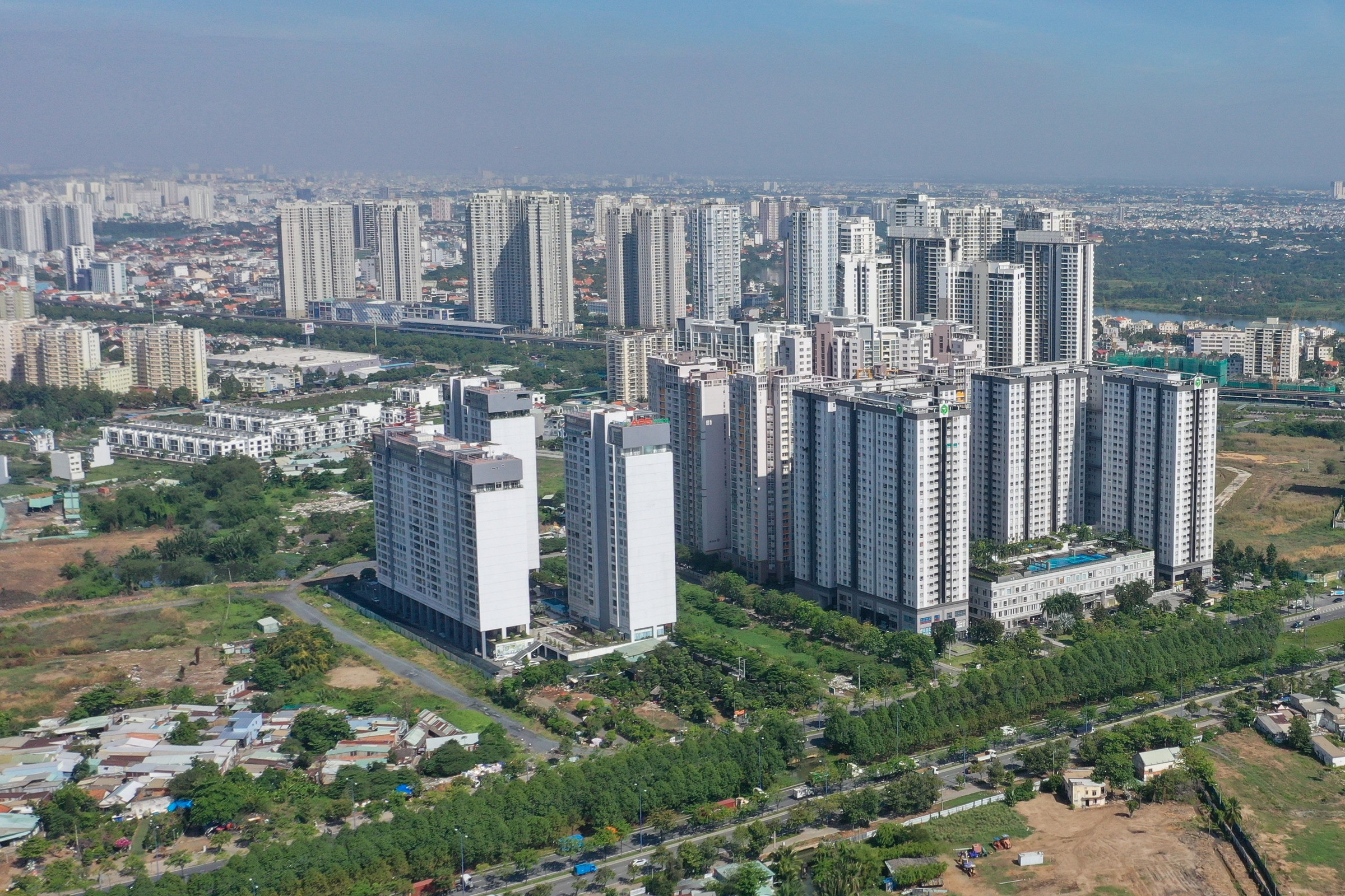 
Chính sách siết tín dụng bất động sản đã kiến thanh khoản của thị trường căn hộ ở TP Hồ Chí Minh và các vùng phụ cận sụt giảm

