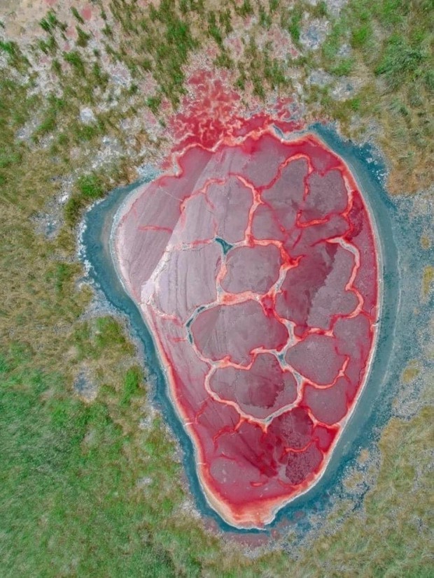 
Hồ nước Wulan có hình trái tim cực kỳ độc đáo
