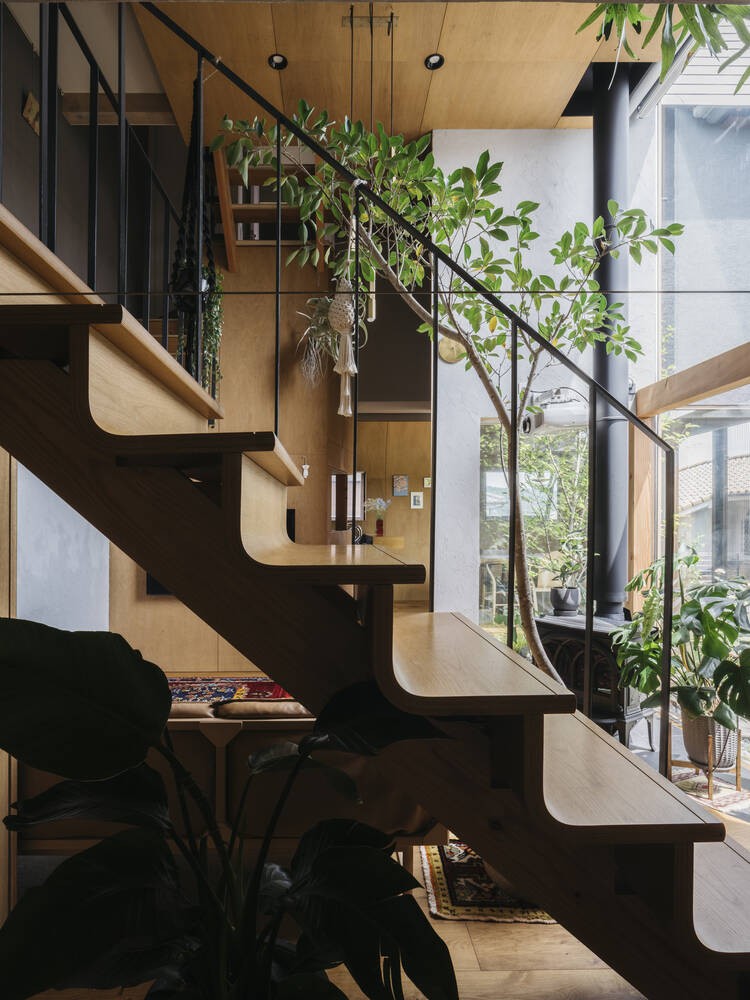
Căn nhà với thiết kế tối giản, vừa đảm bảo tính thẩm mỹ lại kiến cho không gian trong nhà thoáng sáng hơn
