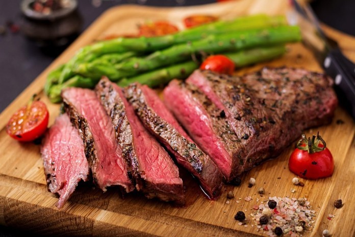 
Medium rare steak có độ chín tới 50%

