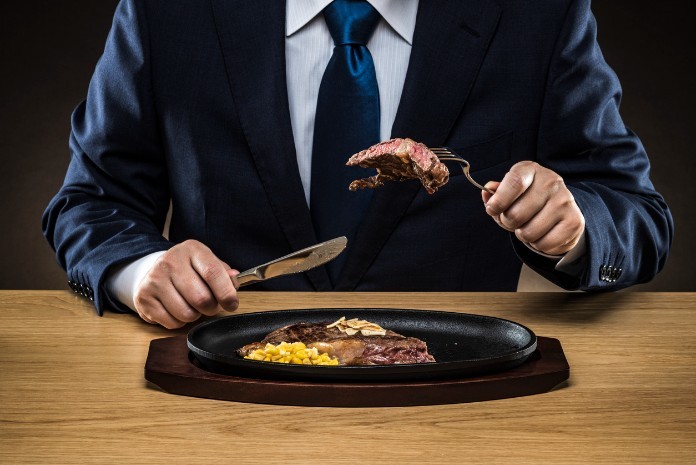 
Cách ăn steak sẽ khiến bạn trở nên lịch sự và sang trọng hơn
