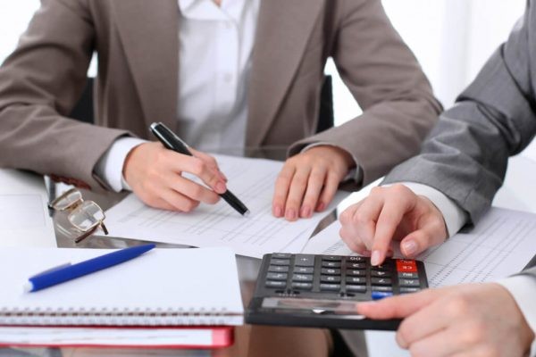 
Chief Accountant là người chịu trách nhiệm việc giám sát những hoạt động quyết toán của doanh nghiệp.
