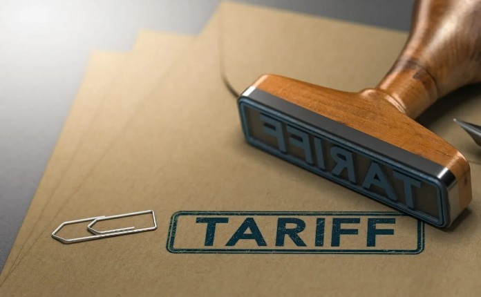 
Tariff là thuế quan đánh vào các mặt hàng nhập khẩu hay xuất khẩu
