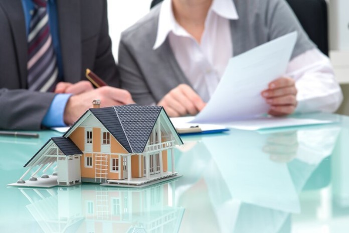 
Muốn trở thành thẩm định viên bất động sản, bạn phải có giấy phép chứng nhận nghề nghiệp
