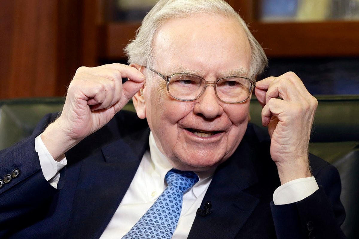 Warren Buffett có tên đầy đủ là Warren Adward.