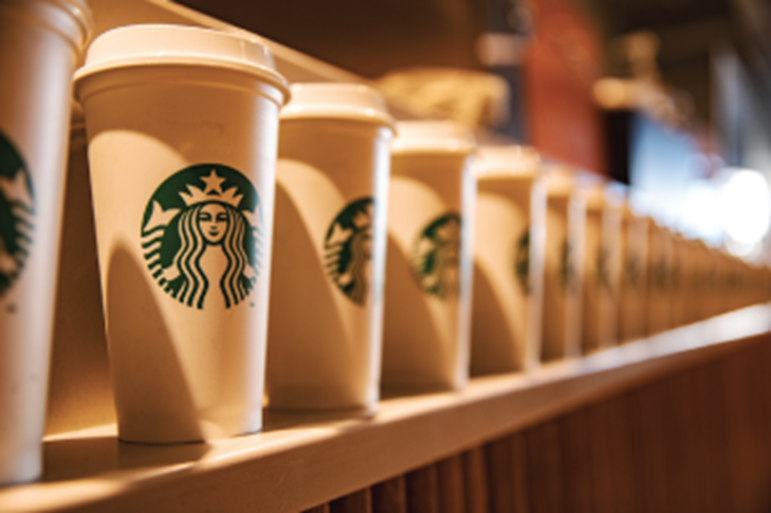 

Số liệu của Statista cập nhật đến tháng 4 năm 2022 cho thấy, Starbucks hiện tại đang có 76 cửa hàng tại Việt Nam và đứng trong TOP những chuỗi có số lượng cửa hàng nhiều nhất
