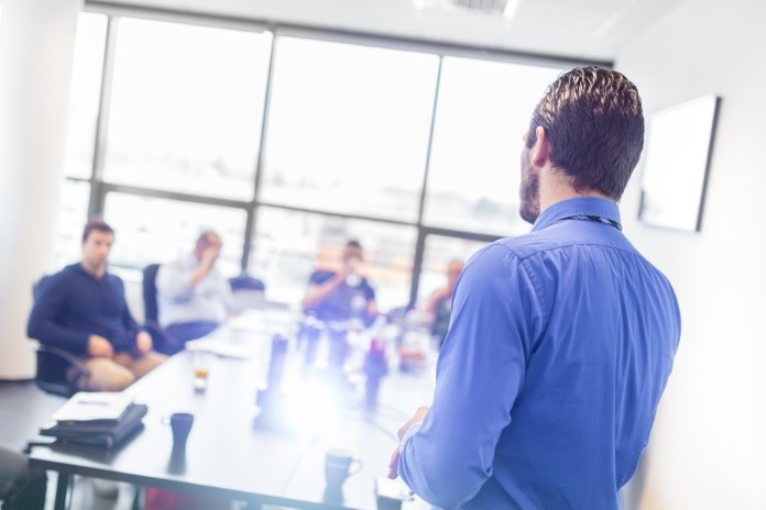 
Người Upline giống như một người thầy, người chỉ dẫn cho nhân viên mới
