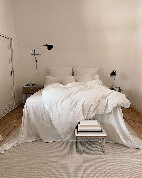 
Ảnh 10: Phòng ngủ nam rộng rãi, đơn giản

